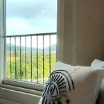 Airport Blue Eye Apartment: Convenient Stopover