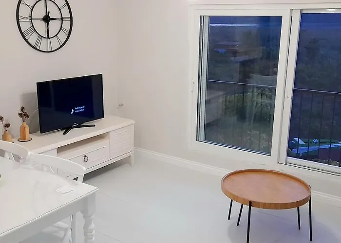 Airport Blue Eye Apartment: Convenient Stopover Apartment *