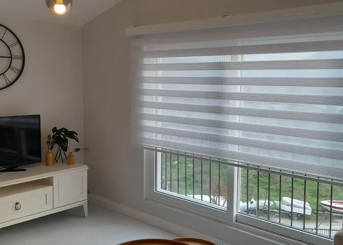 Airport Blue Eye Apartment: Convenient Stopover *