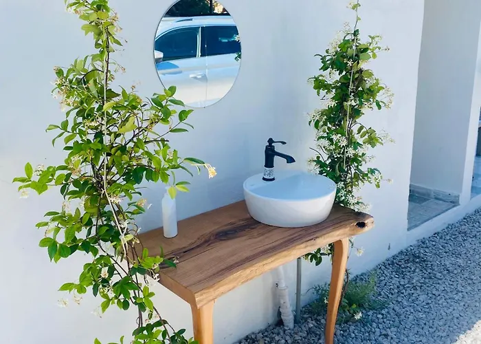 Airport Blue Eye Apartment: Convenient Stopover Apartment
