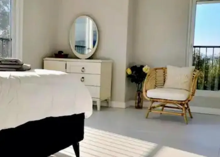Airport Blue Eye Apartment: Convenient Stopover Apartment